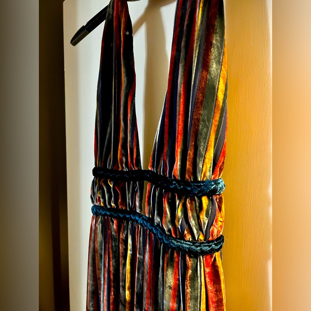 ILLA ILLA plunging, backless maxi dress. Beautiful multicolor. Size L.